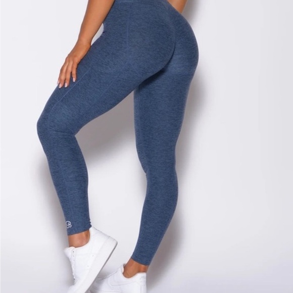 Bombshell uplift with pockets - Picture 3 of 3